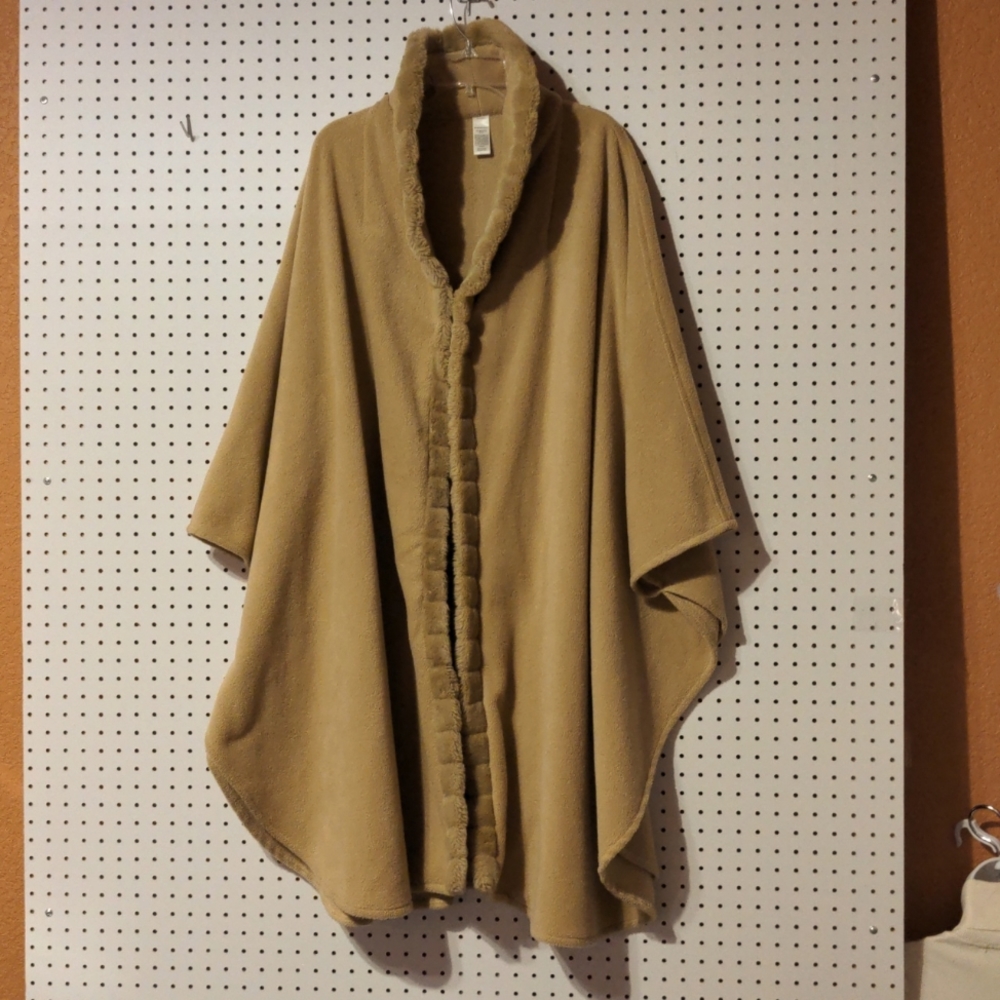 Worthington one size fits all ling wrap, cape
